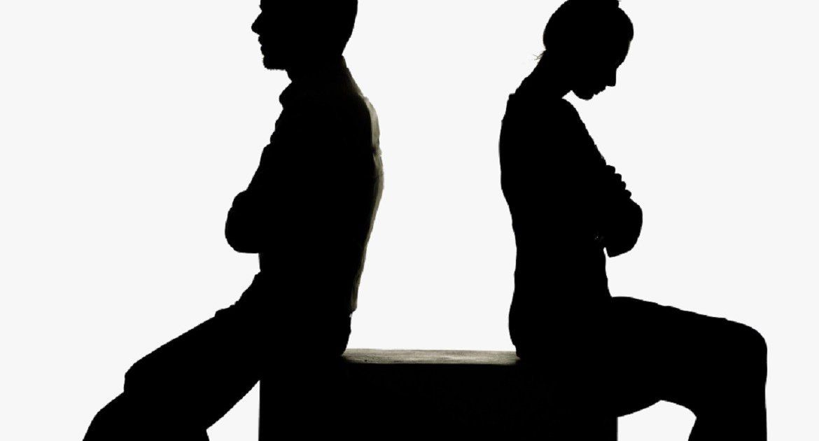 شاهد .. هل انفصل بطل مسلسل " المتوحش " عن خطيبته الممثلة الشهيرة؟