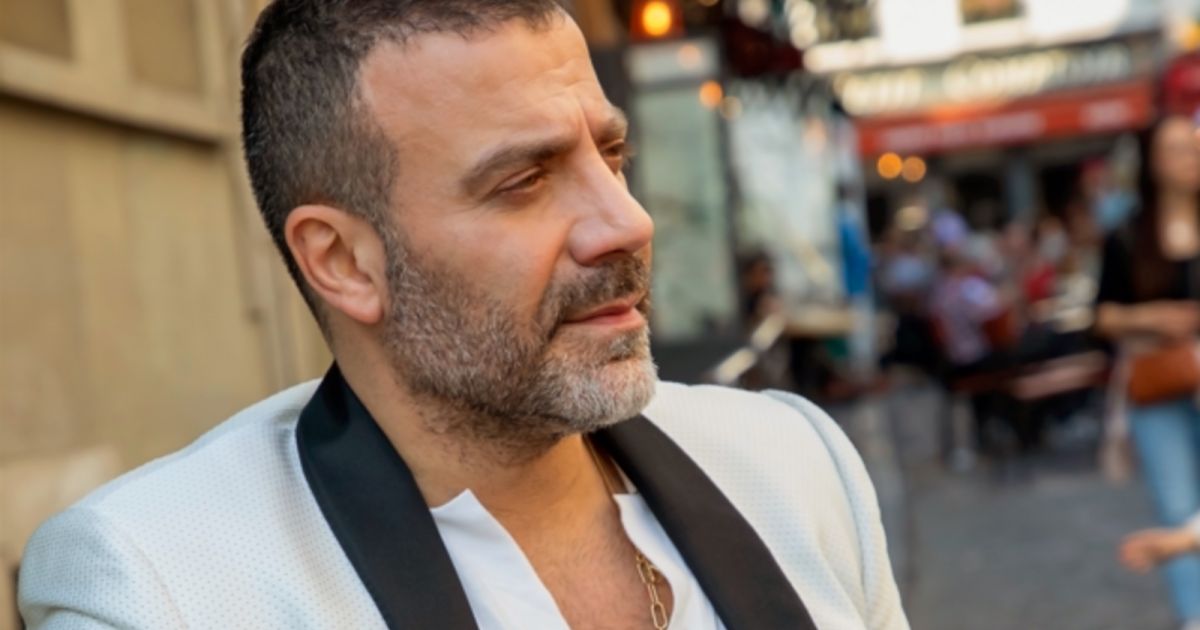 شاهد .. بالفيديو- هكذا عايد جو أشقر والدته وزوجته بعيد الأم