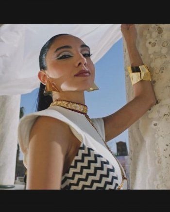 شاهد .. بالصور- سلمى أبو ضيف تسحر العيون بإطلالة فرعونية و تستعرض أنوثتها