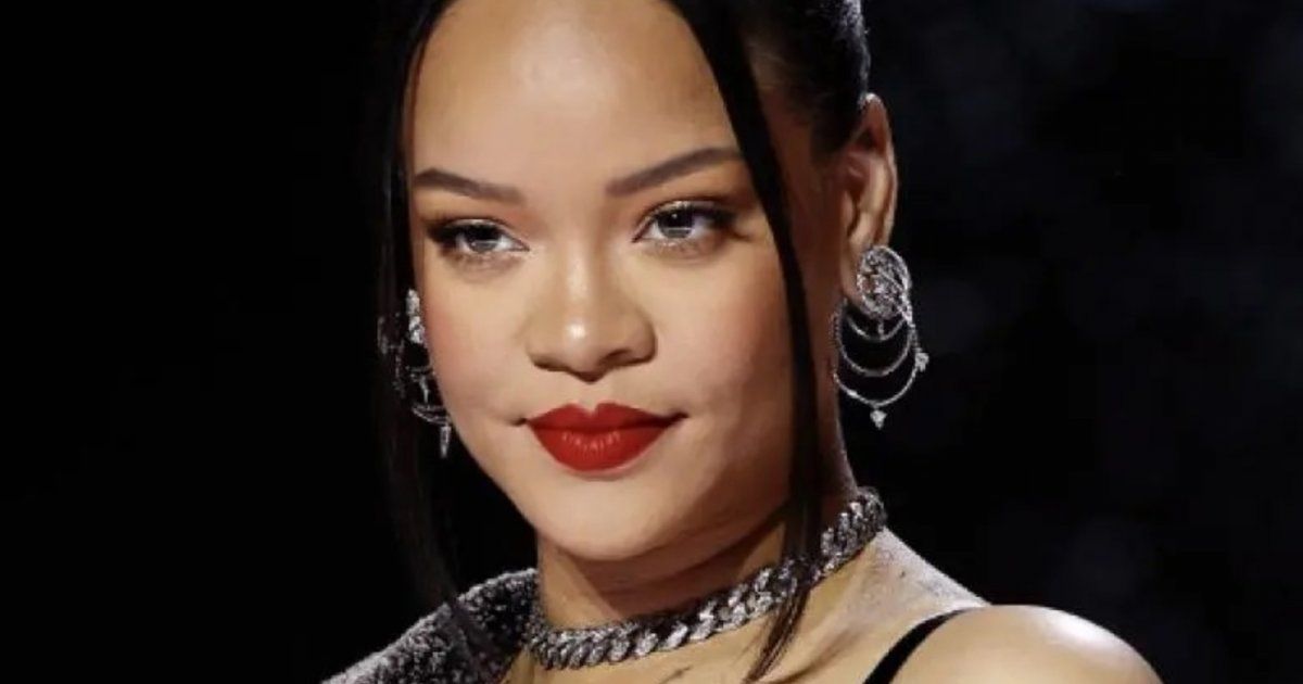 شاهد .. ريهانا بإطلالة غريبة..مظهرها فاجأ الجمهور-بالصور