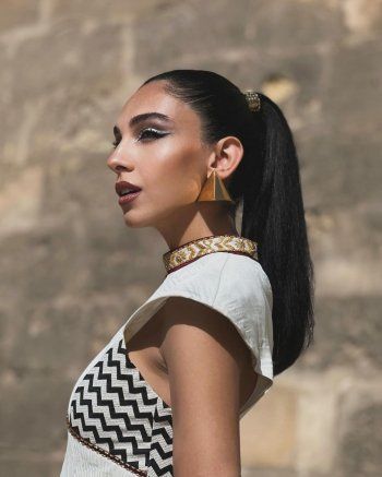 شاهد .. بالصور- سلمى أبو ضيف تسحر العيون بإطلالة فرعونية و تستعرض أنوثتها