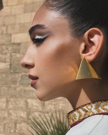 شاهد .. بالصور- سلمى أبو ضيف تسحر العيون بإطلالة فرعونية و تستعرض أنوثتها