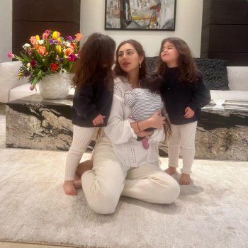 شاهد .. فاليري أبو شقرا تطلّ برفقة أولادها..ظهور مميز لطفلها-بالصور