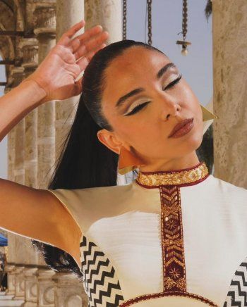 شاهد .. بالصور- سلمى أبو ضيف تسحر العيون بإطلالة فرعونية و تستعرض أنوثتها