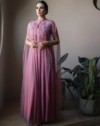 شاهد .. بإطلالة عربية مميزة..درة التونسية تتألق بجمالها بفستان رائع