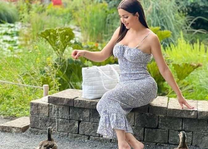 اتفرج .. نسرين طافش تتألق بإطلالة لا تخطر على البال