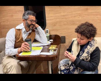 شاهد .. بالصورة- خالد النبوي في موقف طريف مع الطفل ريمون توفيق في كواليس "إمبراطورية ميم" وهذا ما قاله