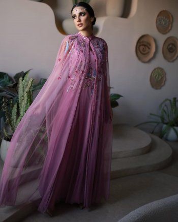 شاهد .. بإطلالة عربية مميزة..درة التونسية تتألق بجمالها بفستان رائع