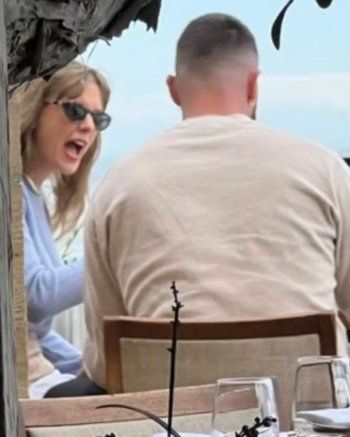 شاهد .. بالصور- تايلور سويفت وحبيبها ترافيس كيلسي يتناقشان بطريقة حادة