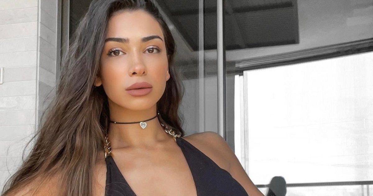 شاهد .. بالفيديو- تيا ديب تتألق بالأسود الرائع..و سعر خيالي لحقيبة يدها