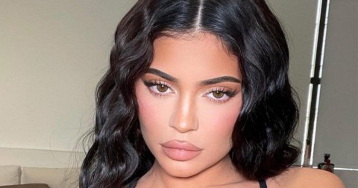 شاهد .. بالصورة- كايلي جينر بإطلالة جديدة بالأسود.. وهكذا بدت