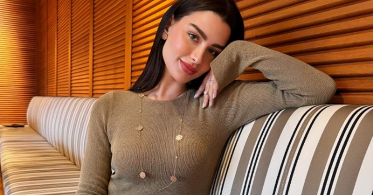 شاهد .. بإطلالة عربية فائقة الأناقة..روان بن حسين تبهر الجمهور بالأحمر