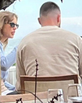 شاهد .. بالصور- تايلور سويفت وحبيبها ترافيس كيلسي يتناقشان بطريقة حادة