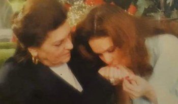 شاهد .. يسرا بكلمات مؤثرة عن والدتها- بالصورة