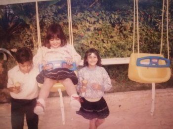 شاهد .. بالصور- والد ياسمين صبري يكشف لأول مرة عن شقيقتها الفرنسية