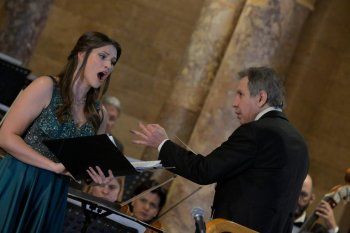 شاهد .. أمسية سيمفونيّة مميزة للأوركسترا الفيلهارمونية اللبنانية-بالصور