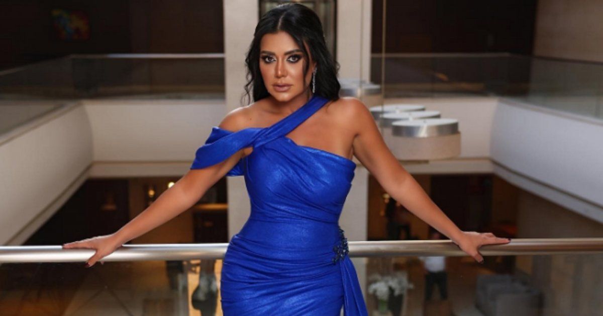 شاهد .. بالصورة- رانيا يوسف تحمس الجمهور لـ "بقينا اتنين" قبل بدئ عرضه إلى جانب شريف منير و إدوارد فؤاد