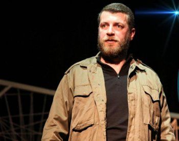 شاهد .. خاص - مسرحية " زردشت صار كلباً " لـ ريمون جبارة رفضت الذل والتبعية بأسلوب كاريكاتوري موجع وأعاد إخراجها أنطوان الأشقر