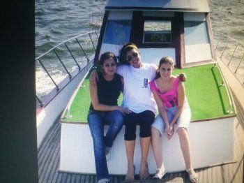 شاهد .. بالصور- والد ياسمين صبري يكشف لأول مرة عن شقيقتها الفرنسية