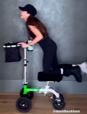 شاهد .. بالصورة- بعد كسر قدمها.. ديفيد بيكهام يقدم لزوجته هدية مميزة