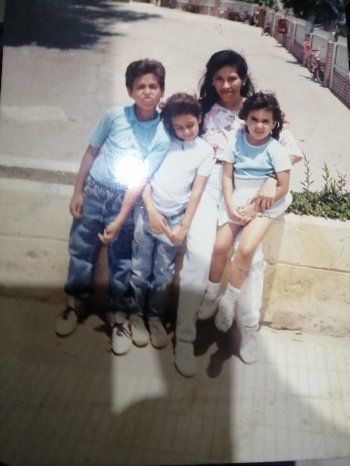 شاهد .. بالصور- والد ياسمين صبري يكشف لأول مرة عن شقيقتها الفرنسية