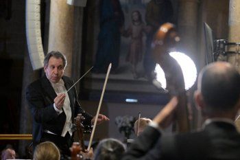 شاهد .. أمسية سيمفونيّة مميزة للأوركسترا الفيلهارمونية اللبنانية-بالصور