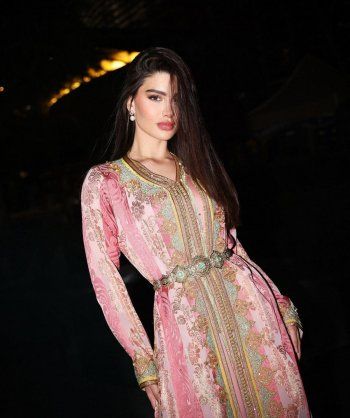 شاهد .. بالتكشيطة المغربية..روان بن حسين تخطف القلوب بإطلالة رائعة