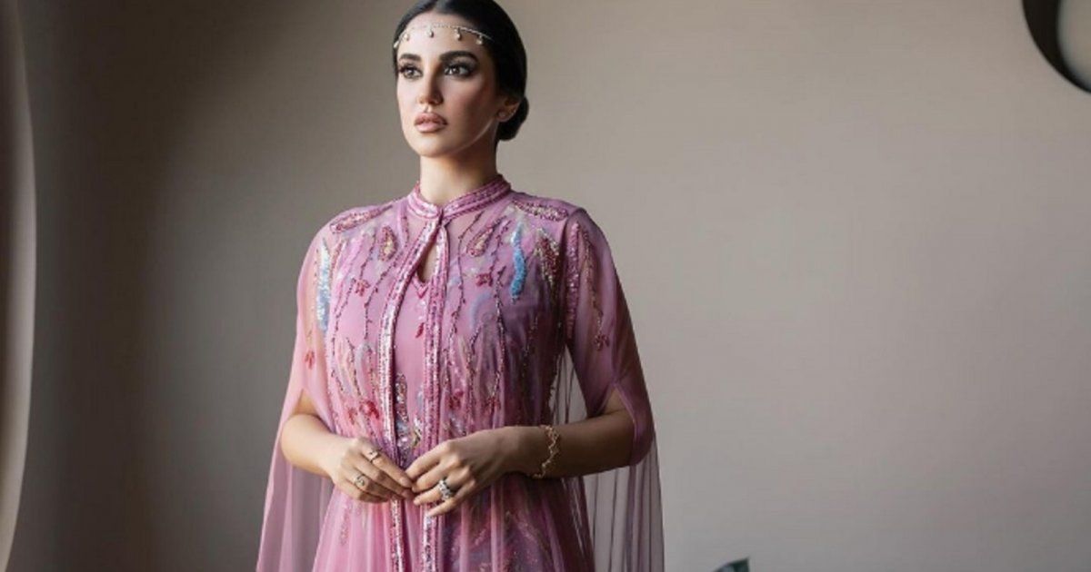 شاهد .. بالفيديو- بلمسة عربية رائعة..درة التونسية تسحر العيون بجمالها بإطلالاتها الرمضانية