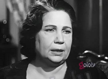 شاهد .. ممثلة عرفت بالمتسلطة تلقت خبر موت إبنها على المسرح وردة فعلها مفاجئة