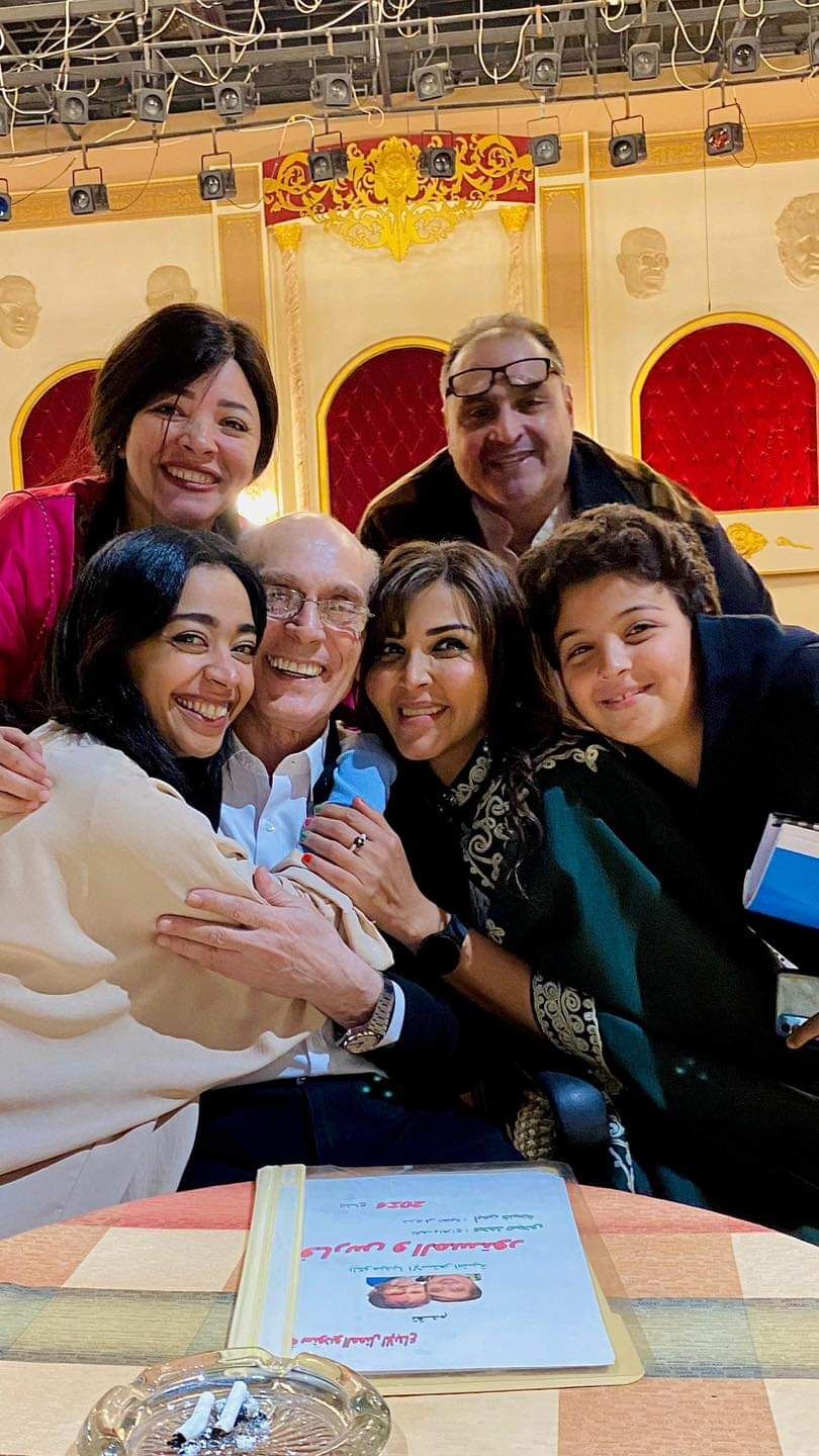 محمد صبحي قرا بروفة مسرحية الترابيزة علي مايدة الافطار