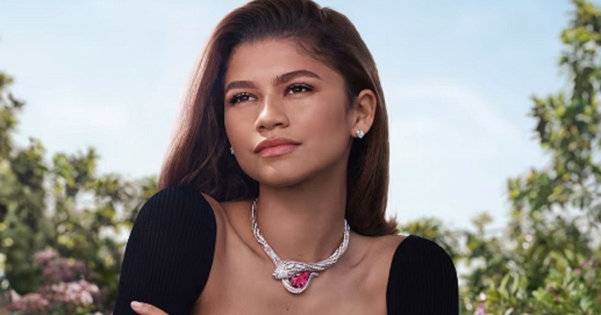 شاهد .. زندايا تبهر الحضور على السجادة الحمراء بشعرها الأشقر