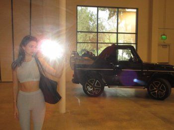 شاهد .. بالصور- كيندال جينر تتألق بلوك رياضي مميز و تستعرض رشاقتها