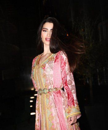 شاهد .. بالتكشيطة المغربية..روان بن حسين تخطف القلوب بإطلالة رائعة