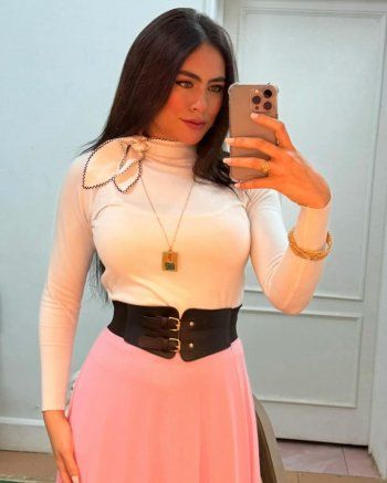 شاهد .. بالصور- هاجر أحمد تستعرض أنوثتها بلوك كاجوال رائع و جمالها يبهر العيون