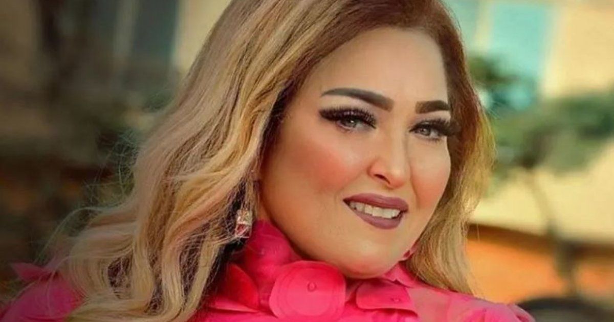 شاهد .. نهال عنبر تؤدي مناسك العمر برفقة ابنها-بالصورة