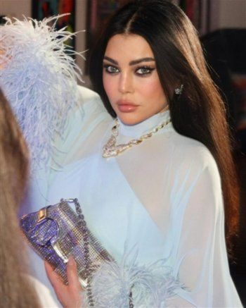 شاهد .. هيفا وهبي بإطلالة أنيقة.. وسعر حقيبتها خيالي