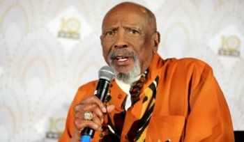 شاهد .. وفاة ممثل أمريكي شهير عن عمر الـ 87 عاماً