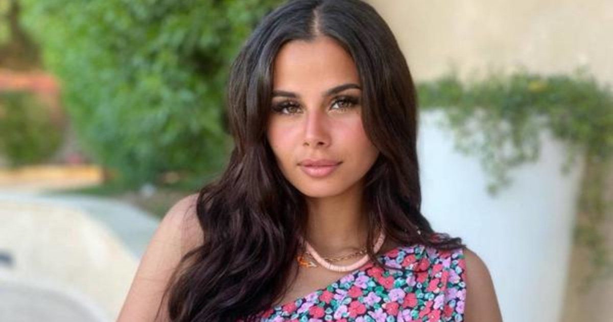 شاهد .. منة عرفة تروج لفيلمها الجديد " أسود وملون " وهذا موعد عرضه - بالصورة