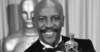 شاهد .. الموت يفجع ممثل أميركي شهير