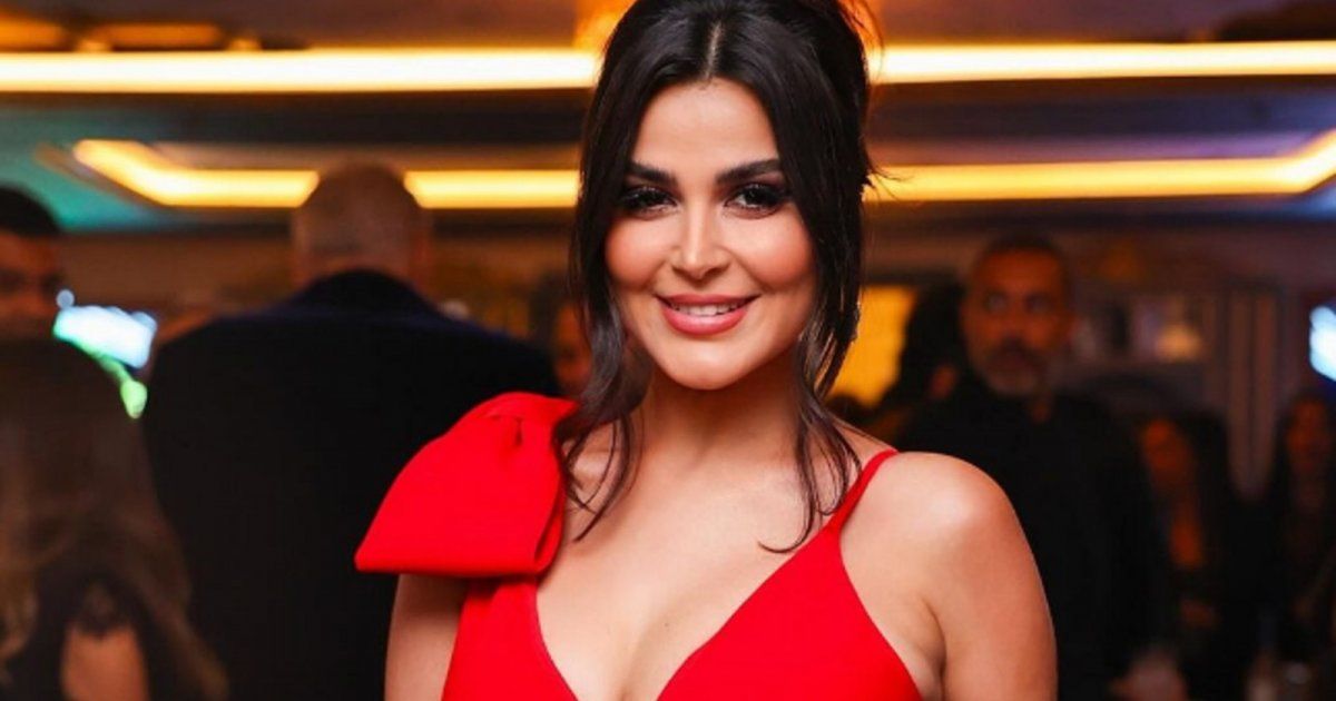 شاهد .. بلمسة عربية رائعة..رانيا منصور تتألق بالقفطان في أجواء رمضانية مميزة