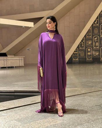 شاهد .. بلمسة عربية رائعة..رانيا منصور تتألق بالقفطان في أجواء رمضانية مميزة