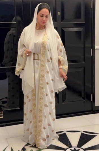 شاهد .. ديانا حداد بالعباءة وغطاء الرأس .. وتثير الجدل من جديد حول تغيير ديانتها