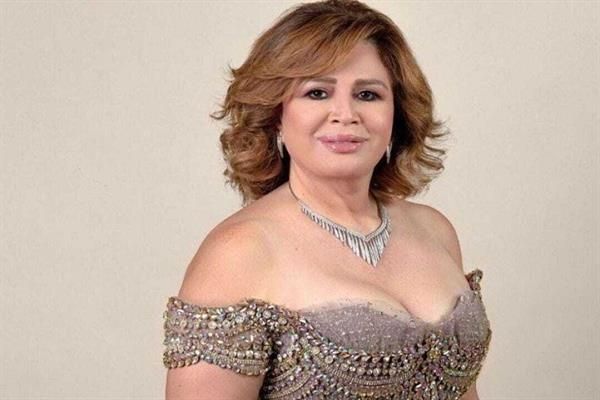 من أمام الأهرامات .. اتفرج كيف ظهرت إلهام شاهين في رمضان