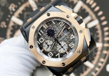 شاهد .. محمد حماقي يتألق بإطلالة كاجوال وساعته حديث الجمهور.. إليكم كم بلغ سعرها!