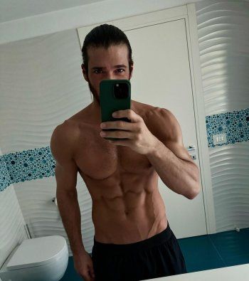 شاهد .. بالفيديو - تهافت وانهيار النساء على جان يامان في البرازيل