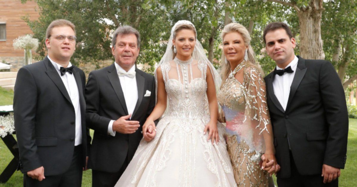 شاهد .. بالصورة - والدة كريستينا زوجة إيلي صعب جونيور في صباها .. وجمالها حديث المتابعين