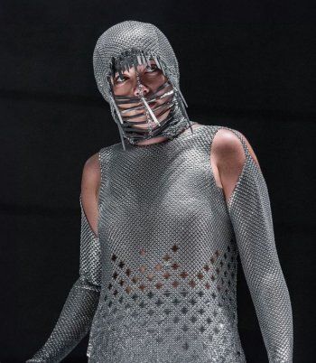 شاهد .. المخرج دينيس فيلنوف يعتذر من فلورنس بيو بعد إعطائها دورها في "Dune: Part Two" وردها جاء صادم