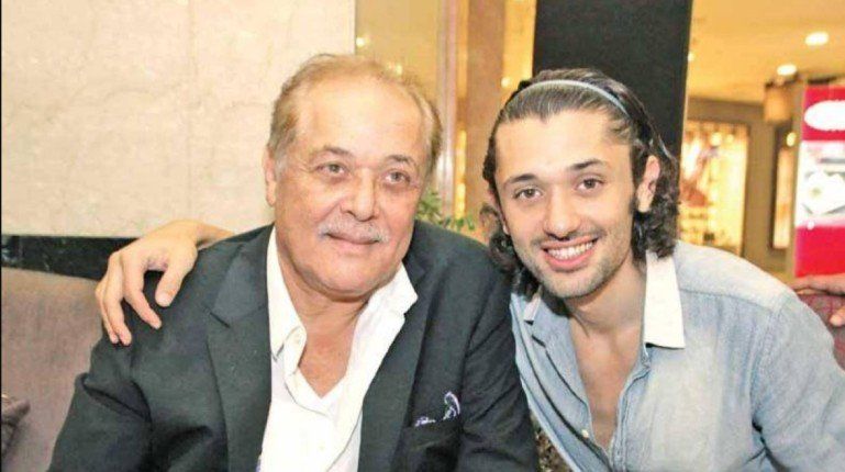 مستشهدا بكونديرا.. خالد يوسف: كريم محمود عبد العزيز سيتجاوز عظمة أبيه