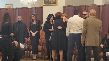 شاهد .. بدء مراسم العزاء بوالدة سيرين عبد النور بحضور نانسي عجرم وهشام حداد وغيرهم - بالصور