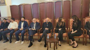 شاهد .. بدء مراسم العزاء بوالدة سيرين عبد النور بحضور نانسي عجرم وهشام حداد وغيرهم - بالصور